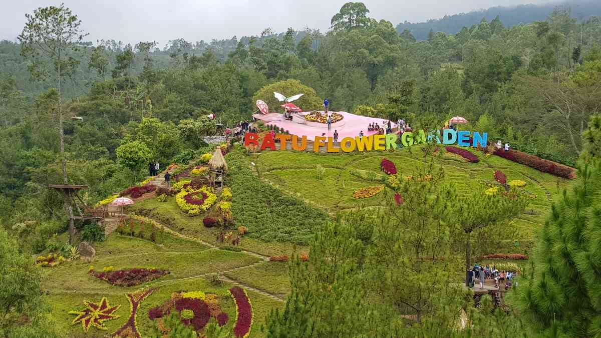 Beautiful Waterfall: Coban Rais Photo Spot