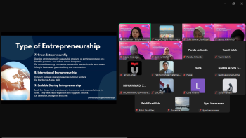 A Photo of speaker explain about type of entrepreneurship