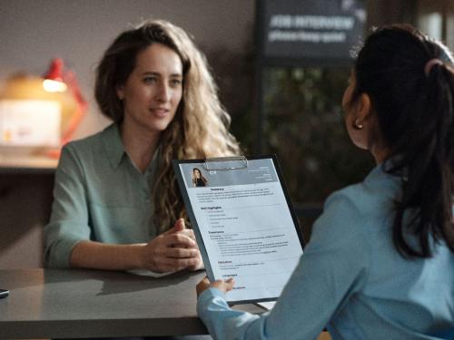 Getting an internship is not just about finding the right company or position. Before starting an internship, students also need to prepare themselves for the selection process and a new professional environment. Of course, there are several requirements students need to prepare, such as their CV and interview preparation.