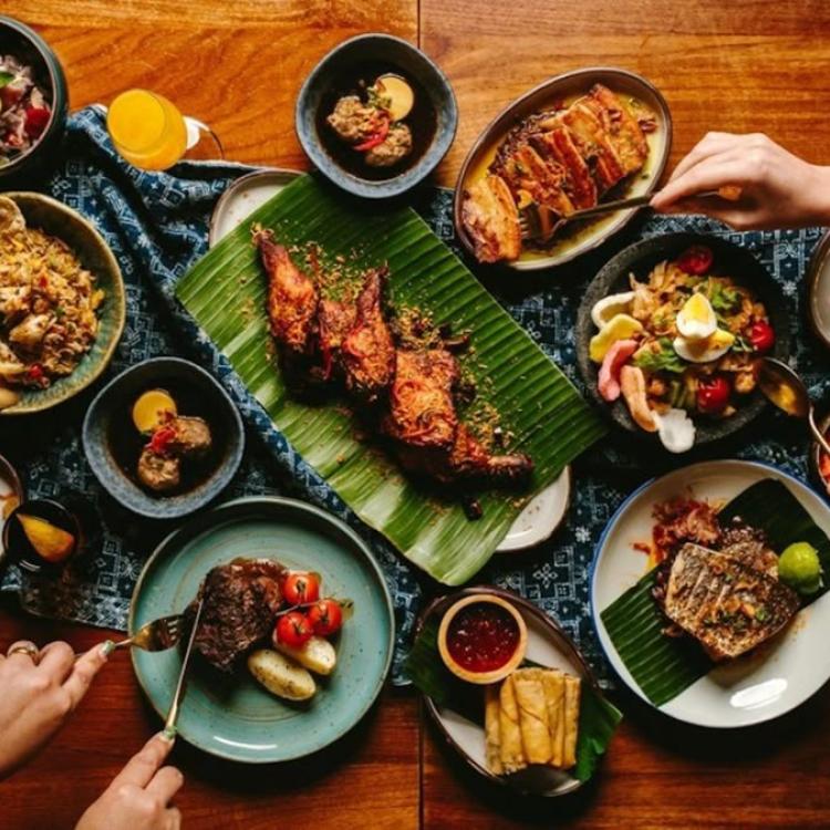 Living abroad for an internship will definitely be a new experience for you. Yeah, even though it is only for a few months, you will experience a new culture, new food, and a different environment. 